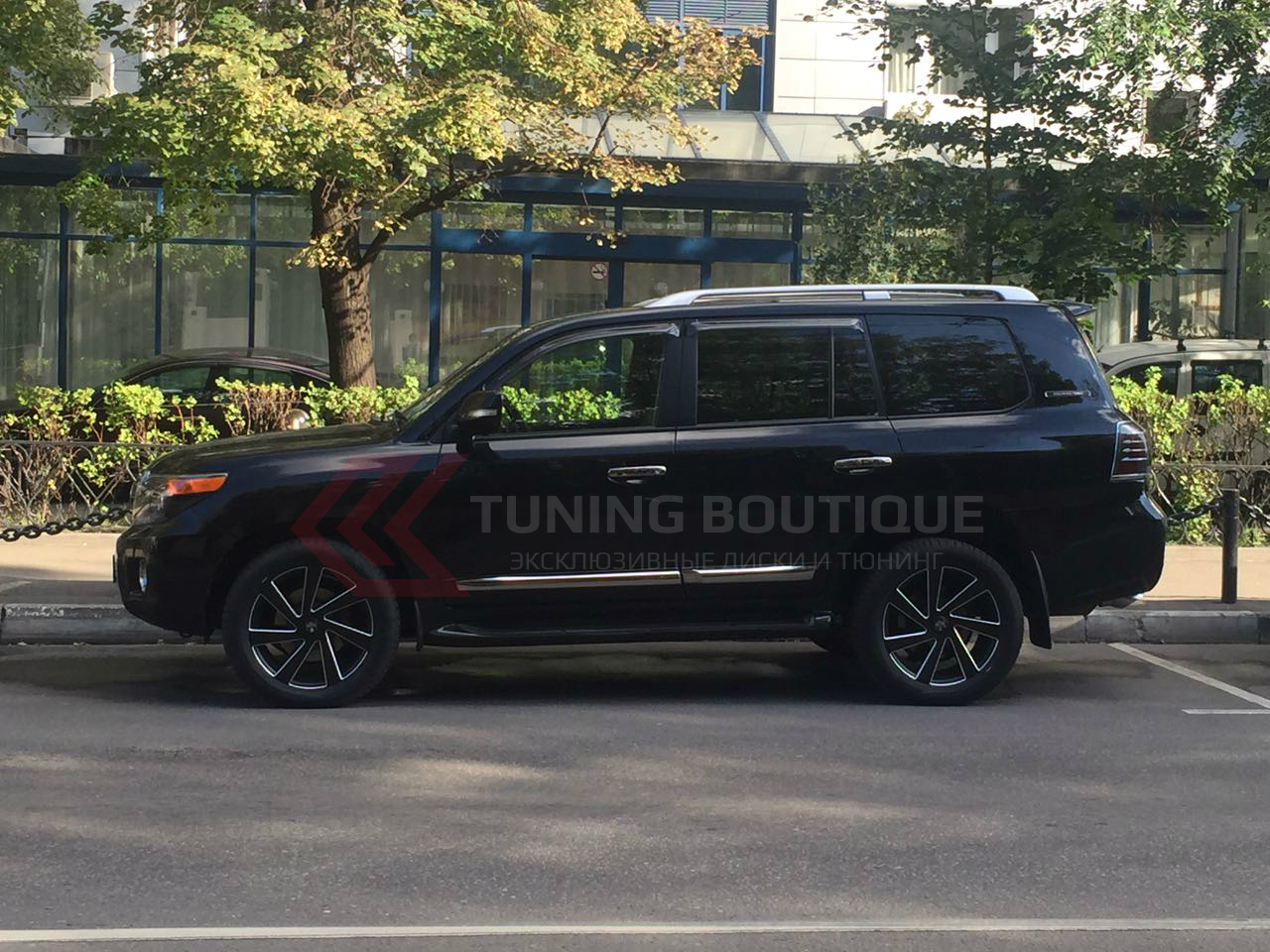 Toyota Land Cruiser 200 на 20" дисках DUB Directa фото 2